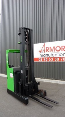 Chariot à mât rétractable CESAB R216